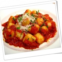 Кулинарен уикенд: Ньоки с доматен сос и розмарин